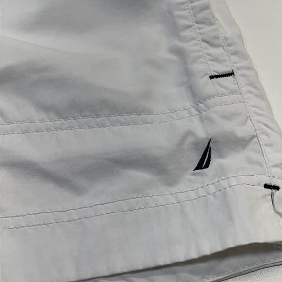 NAUTICA Men’s Large White Nylon Shorts - Picture 2 of 4